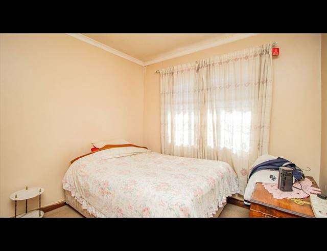 7 BEDROOM FREEHOLD FOR SALE IN KEMPTON PARK EXT 4